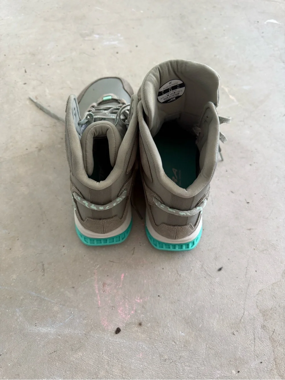 Women’s Altra Lone Peak Hiking Boots - Picture 4 of 5